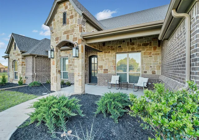 5th image of 701 Milton Ct, Granbury, TX 76048 | MLS# 21309623
