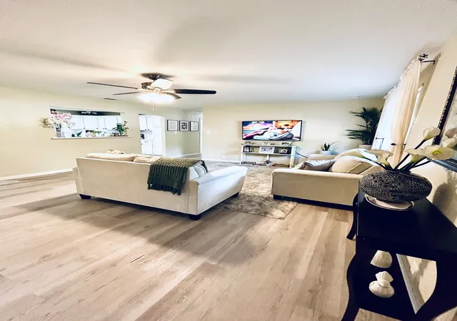 Photo 3 of Single family home for sale at 307 E 5th St, Kaufman, TX 75142 | MLS# 21301712 | Listing updated on 2026-08-24
