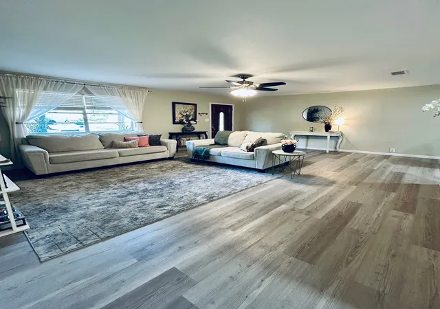 Photo 3 of Single family home for sale at 307 E 5Th St, Kaufman, TX 75142 | MLS# 21301712 | Listing updated on 2026-08-24