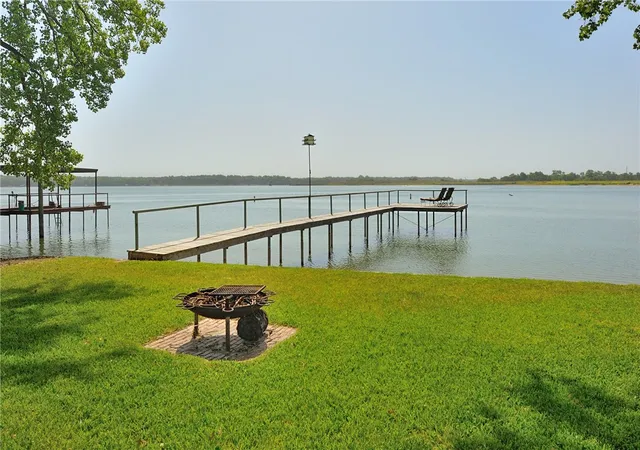 2nd image of 130 Marina View Ct, Weatherford, TX 76087 | MLS# 21309336