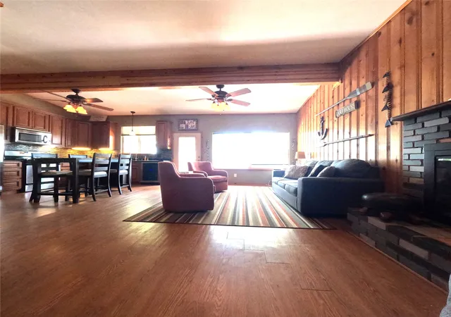 3rd image of 130 Marina View Ct, Weatherford, TX 76087 | MLS# 21309336