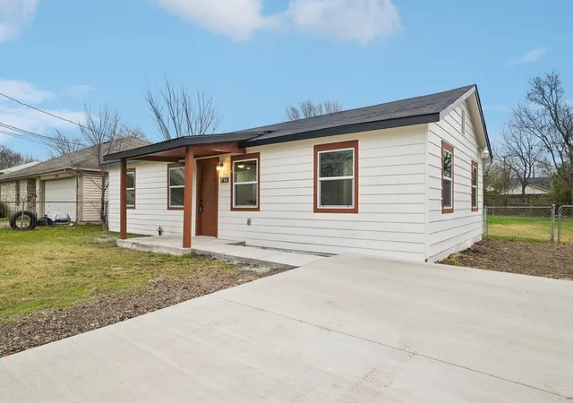 Photo 2 of Single family home for sale at 1428 Haney Ln, Mesquite, TX 75149 | MLS# 21309855 | Listing updated on 2026-10-07