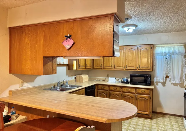 Photo 3 of Single family home for sale at 450 Woodbine Estates Rd, Gainesville, TX 76240 | MLS# 21309856 | Listing updated on 2026-09-03