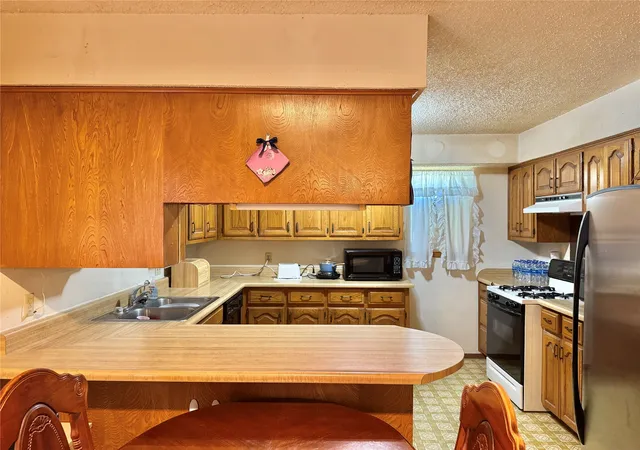 Photo 3 of Single family home for sale at 450 Woodbine Estates Rd, Gainesville, TX 76240 | MLS# 21309856 | Listing updated on 2026-09-03