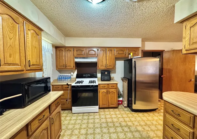 Photo 4 of Single family home for sale at 450 Woodbine Estates Rd, Gainesville, TX 76240 | MLS# 21309856 | Listing updated on 2026-09-03