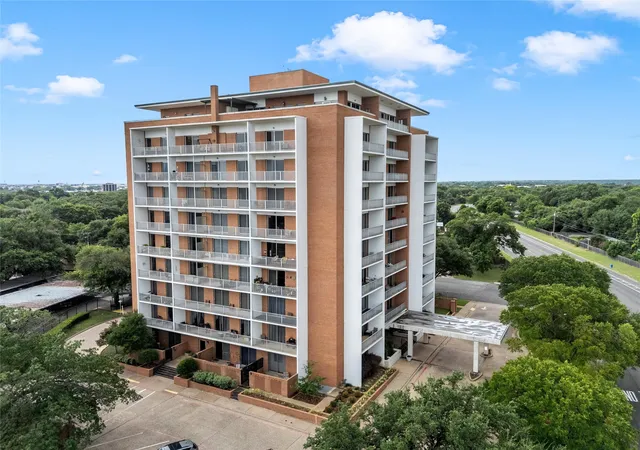Homes for sale in Waco, TX | 4924 Cobbs Dr #2A, Waco, TX 76710 | MLS# 21309868