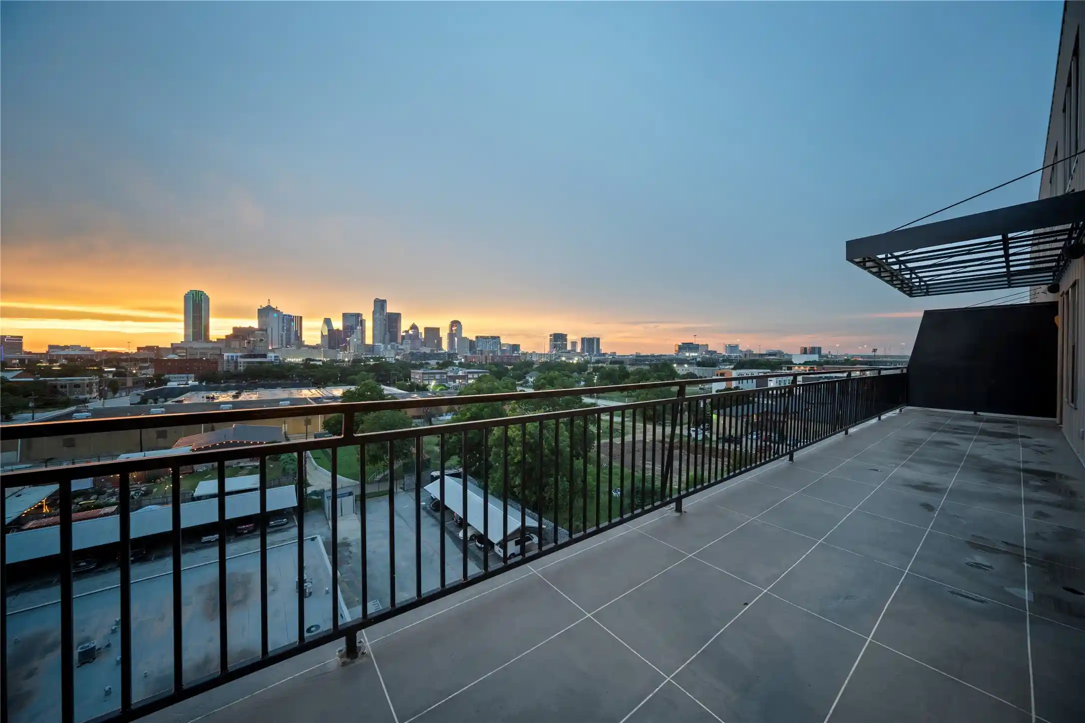 Listing Photo 1 - Condo for sale in 1900 S Ervay St located at 1900 S Ervay St, Dallas, TX 75215 - Unit #609