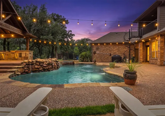 Photo 1 of Single family home for sale at 140 Eagles Peak Ln, Double Oak, TX 75077 | MLS# 21291532 | Listing updated on 2026-09-16
