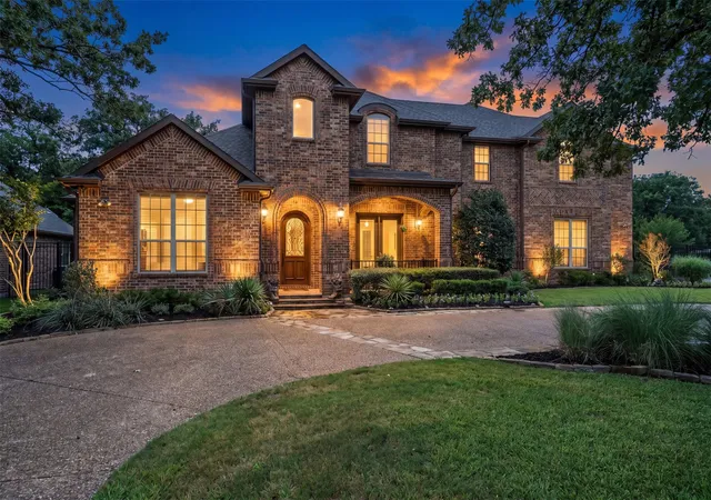 Photo 2 of Single family home for sale at 140 Eagles Peak Ln, Double Oak, TX 75077 | MLS# 21291532 | Listing updated on 2026-09-16