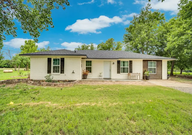Homes for sale in Waxahachie, TX | 808 Gibson Rd, Waxahachie, TX 75165 | MLS# 21290808