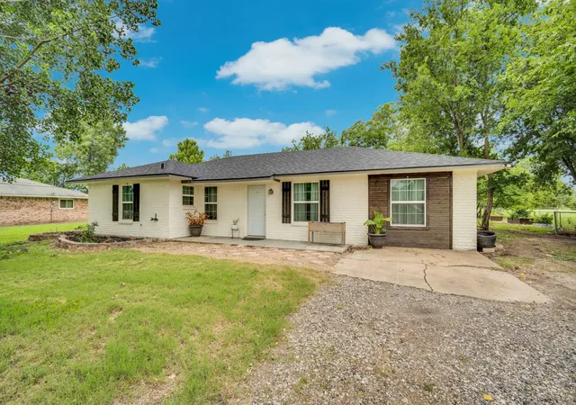 Homes for sale in Waxahachie, TX | 808 Gibson Rd, Waxahachie, TX 75165 | MLS# 21290808