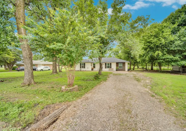 Homes for sale in Waxahachie, TX | 808 Gibson Rd, Waxahachie, TX 75165 | MLS# 21290808