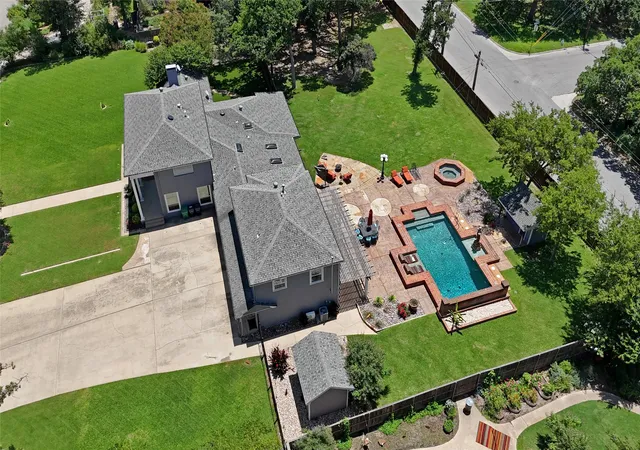 Photo 3 of Single family home for sale at 315 Mimosa Dr, Denton, TX 76201 | MLS# 21307305 | Listing updated on 2026-08-22