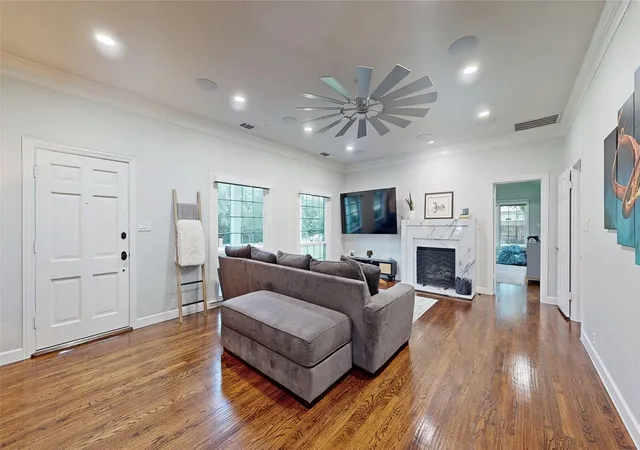 Photo 4 of Single family home for sale at 315 Mimosa Dr, Denton, TX 76201 | MLS# 21307305 | Listing updated on 2026-08-22