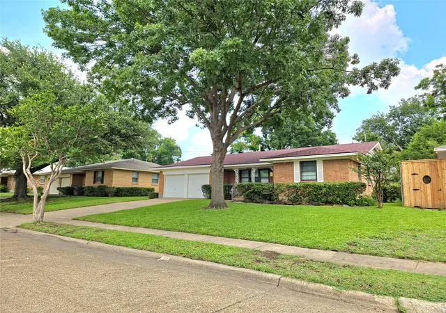 Photo 3 of Single family home for sale at 2522 Robin Ln, Garland, TX 75041 | MLS# 21309798 | Listing updated on 2026-08-29