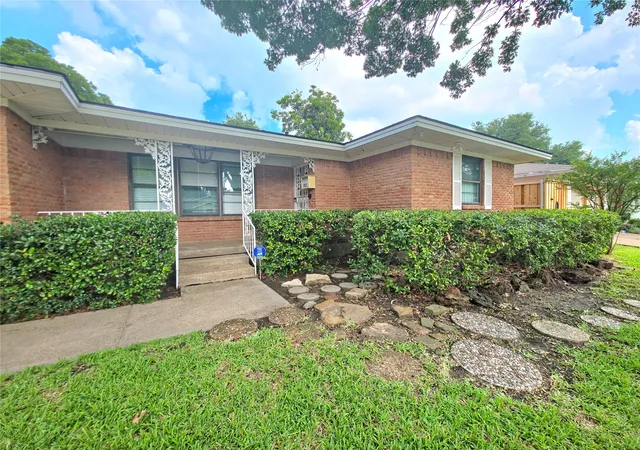 Photo 3 of Single family home for sale at 2522 Robin Ln, Garland, TX 75041 | MLS# 21309798 | Listing updated on 2026-08-29
