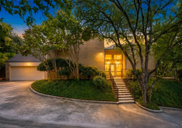 Photo 1 of Single family home for sale at 3505 Estates Dr, Dwg, TX 76016 | MLS# 21308940 | Listing updated on 2026-09-30