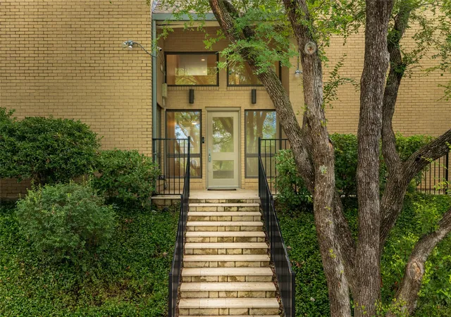 Photo 3 of Single family home for sale at 3505 Estates Dr, Dwg, TX 76016 | MLS# 21308940 | Listing updated on 2026-09-30