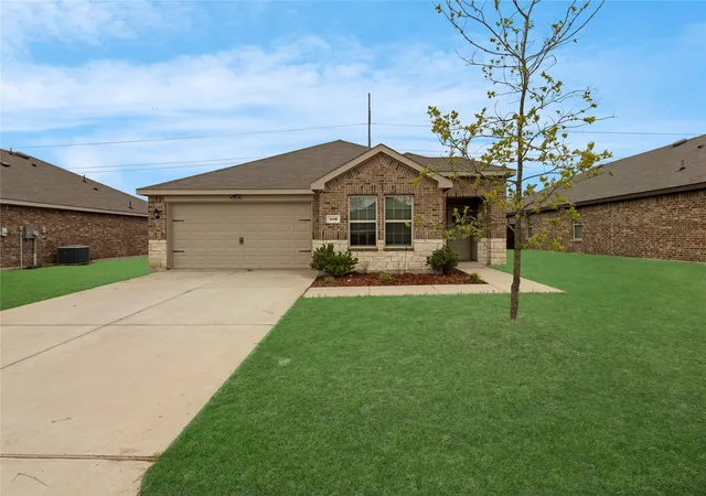 Photo 1 of Single family home for sale at 806 Twin Edge Dr, Royse City, TX 75189 | MLS# 21306518 | Listing updated on 2026-09-27