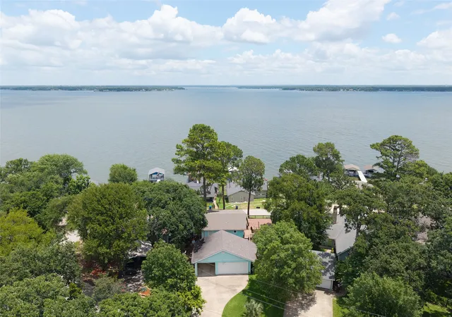 Homes for sale in Tool, TX | 116 Isle Of View Dr, Tool, TX 75143 | MLS# 21307151