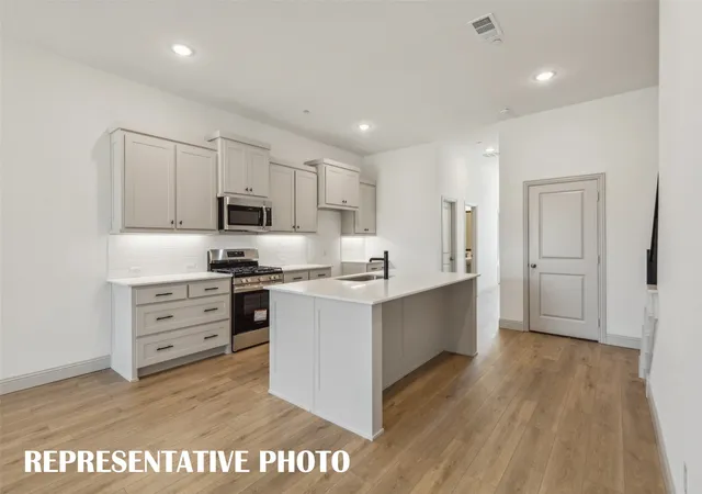 Photo 4 of Townhouse for sale at 1038 Splitrock Dr, Allen, TX 75013 | MLS# 21310002 | Listing updated on 2026-08-23