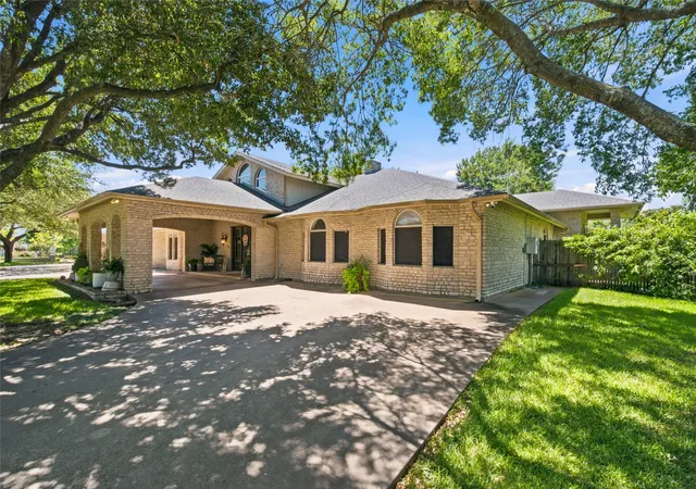 Photo 3 of Mansion for sale at 2749 Summit Ave, Stephenville, TX 76401 | MLS# 21306651 | Listing updated on 2026-09-22