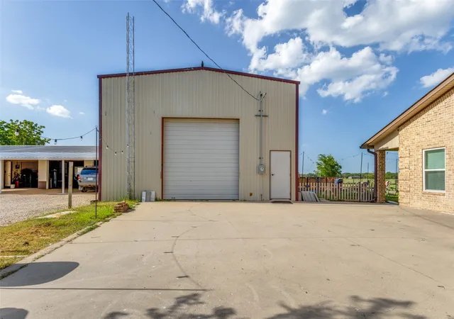 Homes for sale in Sumner, TX | 1590 Farm Road 2352, Sumner, TX 75486 | MLS# 21309794