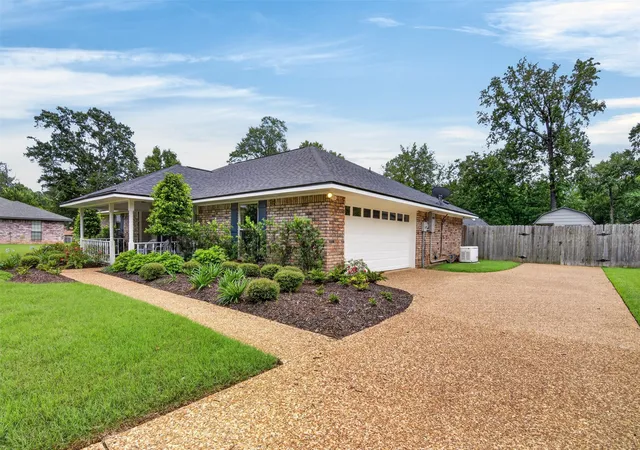 Homes for sale in Haughton, LA | 7904 Cedar Creek Cir, Haughton, LA 71037 | MLS# 21310066