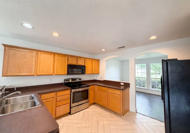 2nd image of 10428 Turning Leaf Trl, Fort Worth, TX 76131 | MLS# 21310069