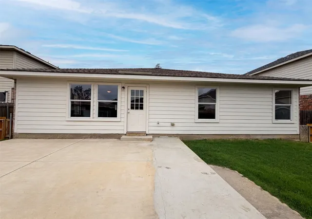 5th image of 10428 Turning Leaf Trl, Fort Worth, TX 76131 | MLS# 21310069