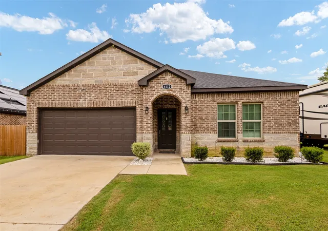 Homes for sale in Kemp, TX | 8112 Lakeshore Dr, Kemp, TX 75143 | MLS# 21307615