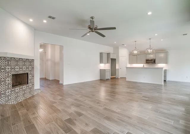 Photo 4 of Single family home for sale at 6817 Trail Rock Dr, Fort Worth, TX 76126 | MLS# 21310173 | Listing updated on 2026-08-22