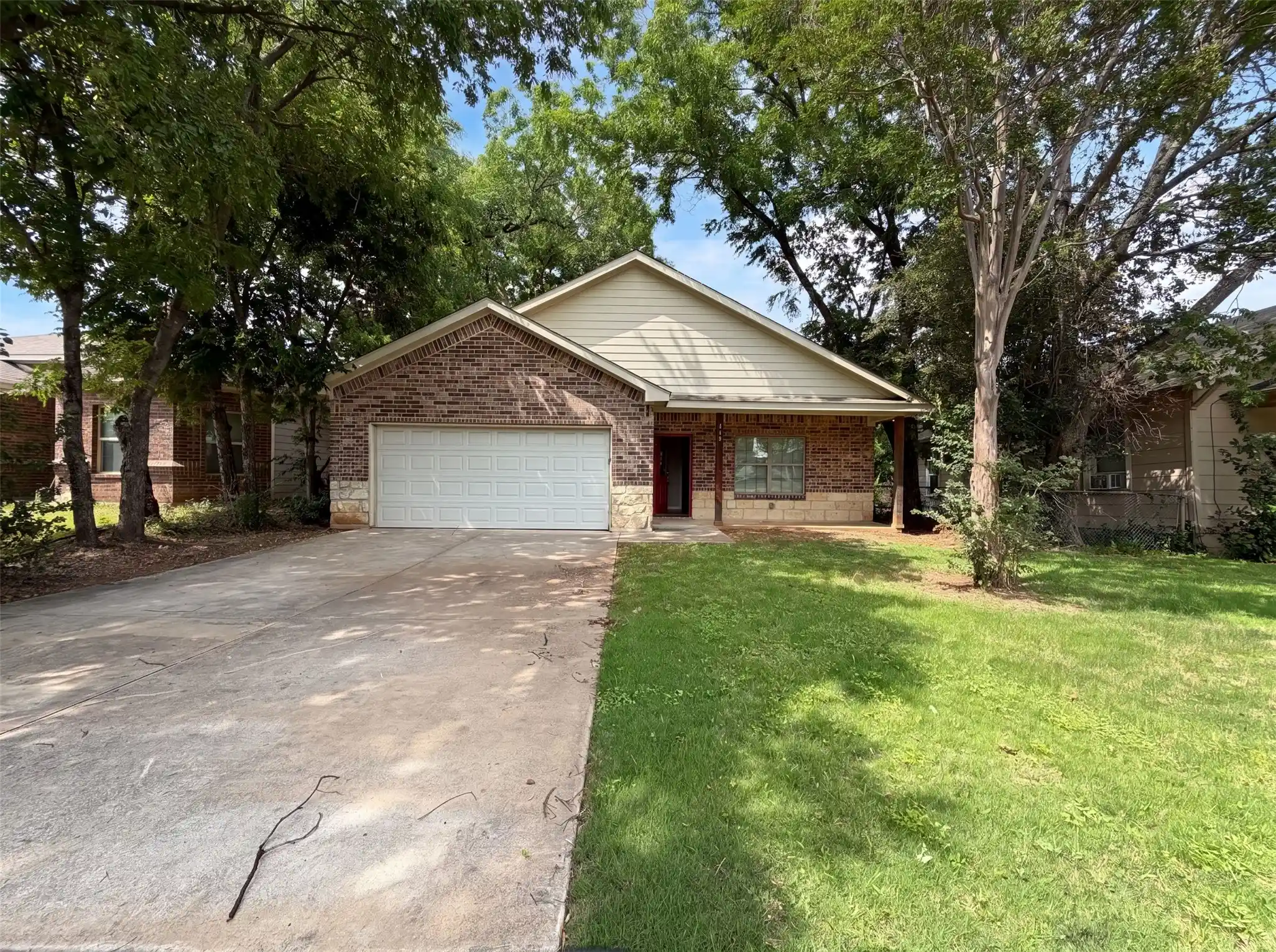 Single family home for sale at 619 E Arlington Ave, Fort Worth, TX 76104 | MLS# 21310211
