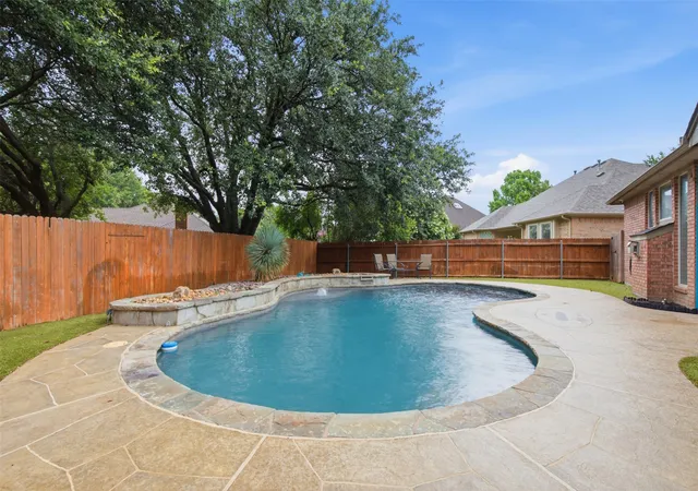 Photo 1 of Single family home for sale at 1109 Brook Arbor Dr, Mansfield, TX 76063 | MLS# 21304550 | Listing updated on 2026-10-01