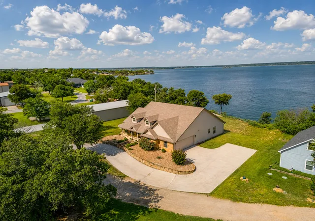 Photo 2 of Single family home for sale at 711 Crows Pt, Bridgeport, TX 76426 | MLS# 21309238 | Listing updated on 2026-08-03
