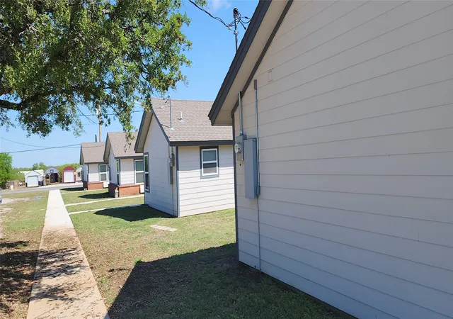 Homes for sale in Eastland, TX | 1600 W Commerce #5, Eastland, TX 76448 | MLS# 21310461