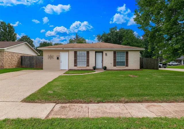 Photo 1 of Single family home for sale at 1629 Nikki Lynn Dr, Bossier City, LA 71112 | MLS# 21308125 | Listing updated on 2026-08-03