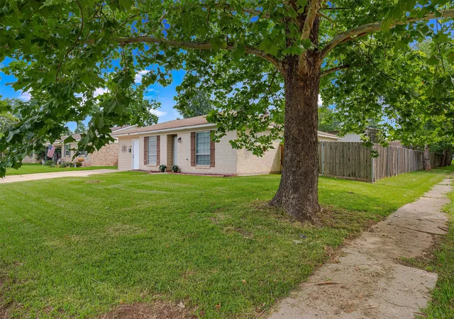 Photo 2 of Single family home for sale at 1629 Nikki Lynn Dr, Bossier City, LA 71112 | MLS# 21308125 | Listing updated on 2026-08-03