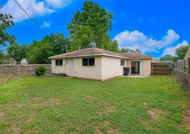 Photo 4 of Single family home for sale at 1629 Nikki Lynn Dr, Bossier City, LA 71112 | MLS# 21308125 | Listing updated on 2026-08-03