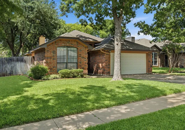 Homes for sale in Grapevine, TX | 312 Banyan Dr, Grapevine, TX 76051 | MLS# 21308103