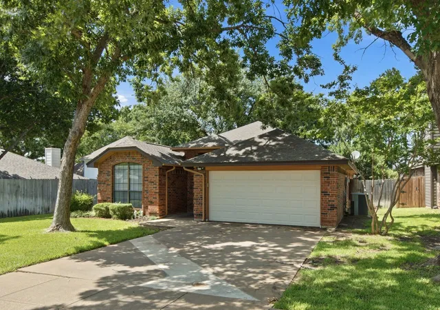 Homes for sale in Grapevine, TX | 312 Banyan Dr, Grapevine, TX 76051 | MLS# 21308103