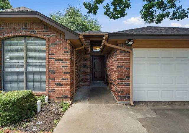 Homes for sale in Grapevine, TX | 312 Banyan Dr, Grapevine, TX 76051 | MLS# 21308103
