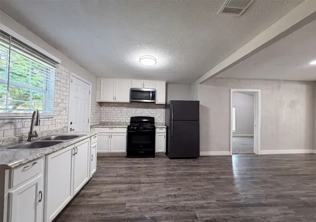 2nd image of 2008 Danner St, Fort Worth, TX 76105 | MLS# 21310557
