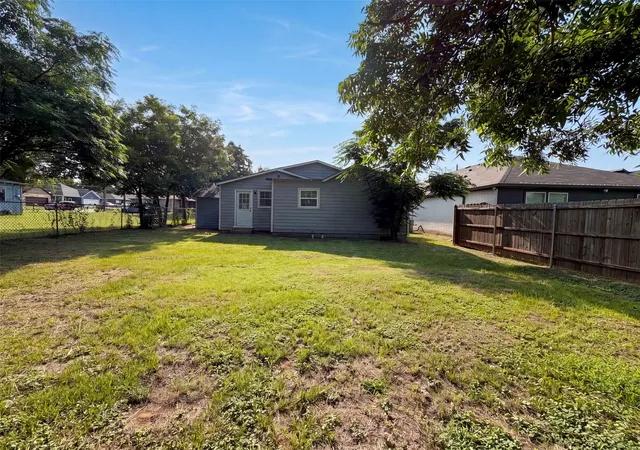 5th image of 2008 Danner St, Fort Worth, TX 76105 | MLS# 21310557