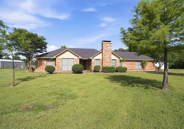 2nd image of 112 Deborde Cir, Red Oak, TX 75154 | MLS# 21310359