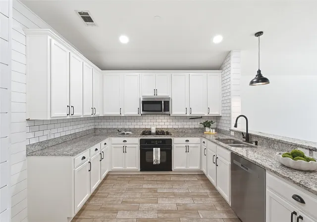 Photo 2 of Single family home for sale at 5304 Alpine Meadows Dr, Mc Kinney, TX 75071 | MLS# 21308933 | Listing updated on 2026-08-22