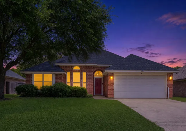 Photo 2 of Single family home for sale at 1510 Berry Patch Ln, Granbury, TX 76048 | MLS# 21310552 | Listing updated on 2026-08-21