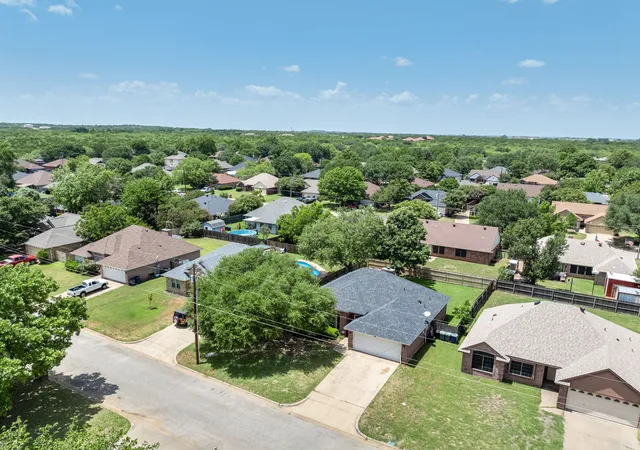 Photo 3 of Single family home for sale at 1510 Berry Patch Ln, Granbury, TX 76048 | MLS# 21310552 | Listing updated on 2026-08-21