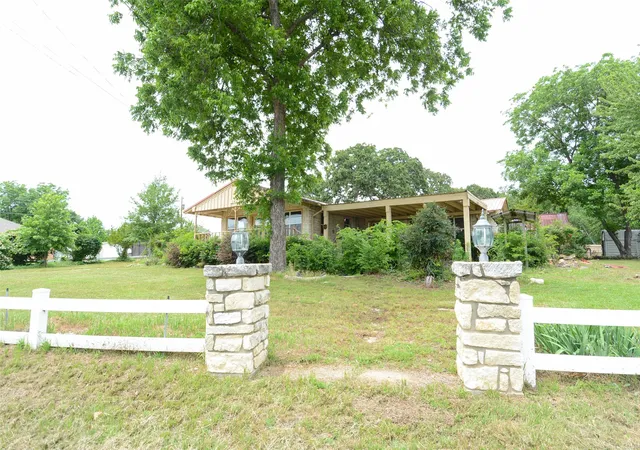 Homes for sale in Gun Barrel City, TX | 142 Seaside Dr, Gun Barrel City, TX 75156 | MLS# 21310576
