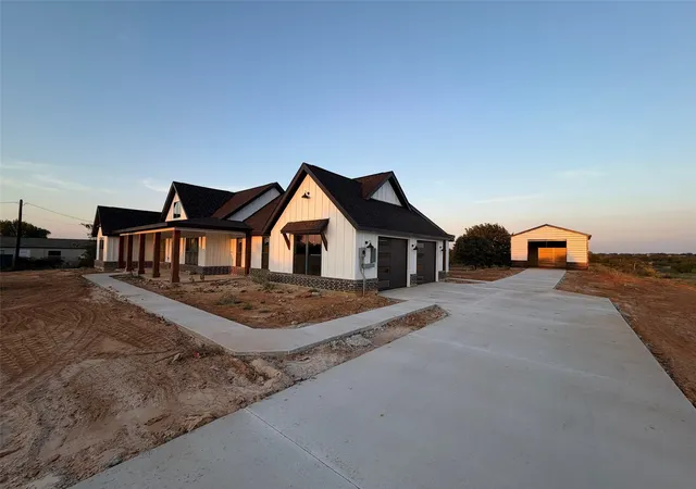 Photo 3 of Single family home for sale at 1081 County Road 4781, Boyd, TX 76023 | MLS# 21282624 | Listing updated on 2026-10-05